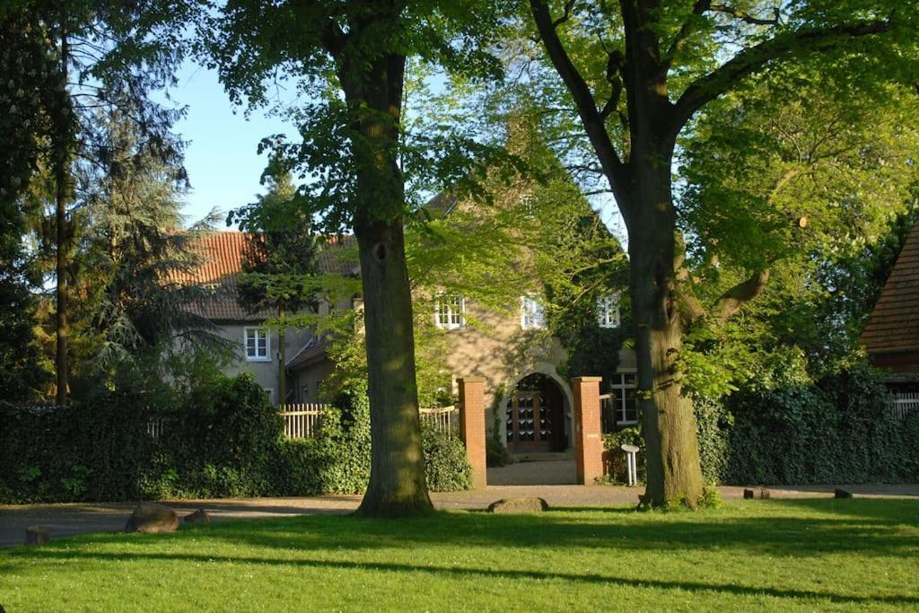Haus Keppelborg: Zi Antonia Mit Kirchplatzblick Leilighet Heek Eksteriør bilde